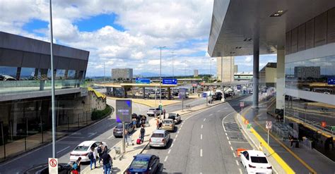 best nyc airport to get to manhattan.